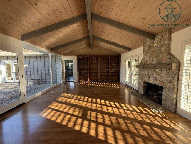 Building Photo - Spacious Single Level Ranch Style Home in ...