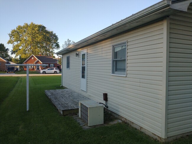 Building Photo - 303 W Wernsing Ave