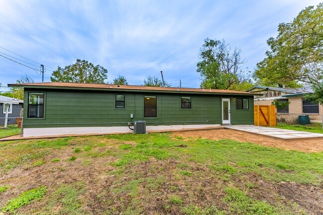 Building Photo - Incredible Windsor Park location right in the heart of Austin!