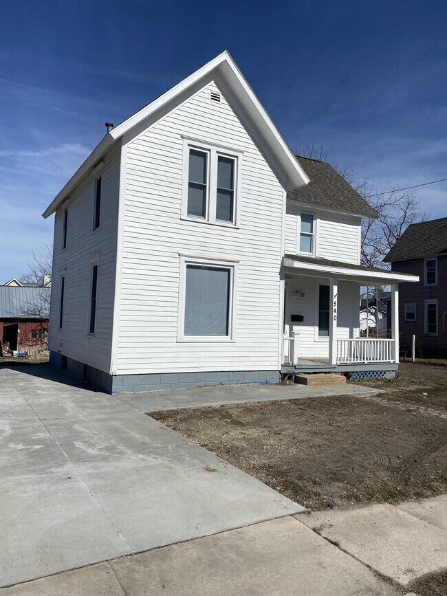 Building Photo - 540 8th Ave