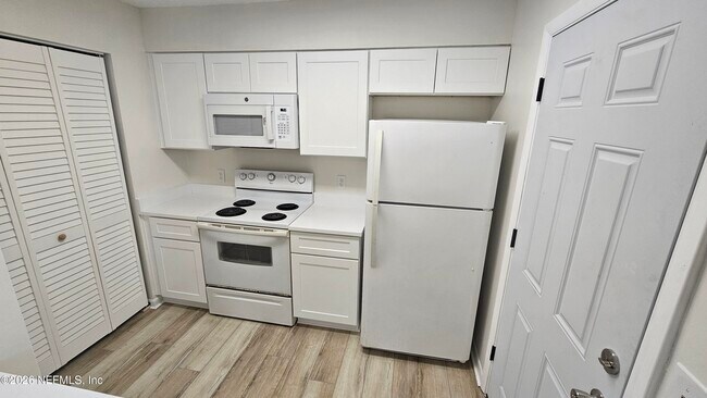 Building Photo - 820 Orchid St