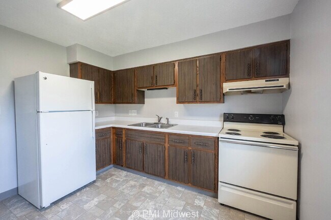 Building Photo - "Charming 2-Bedroom Retreat in the Heart of Shelbyville – Perfectly Cozy at 800 Sq Ft!"