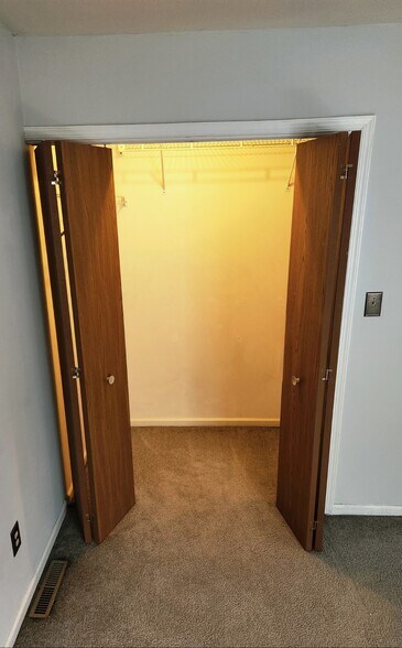 Walk in closet - 1637 Ilona Dr