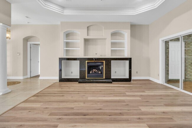 Building Photo - 1630 Oakmont Cir