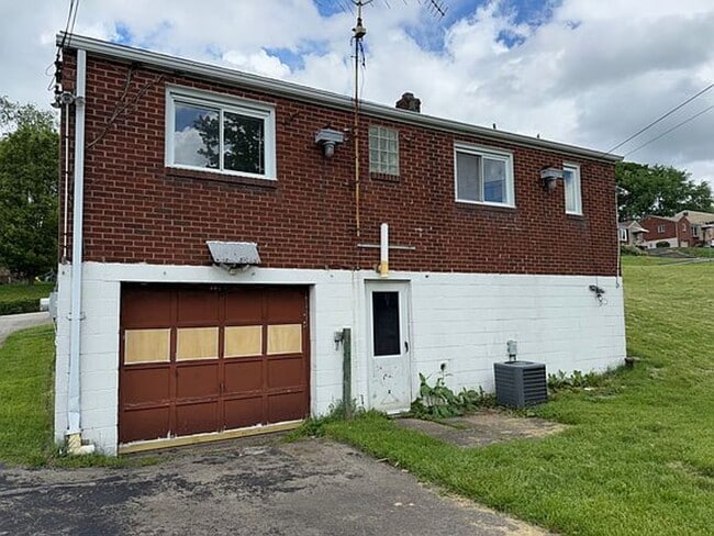 Building Photo - 3548 Brinway Dr