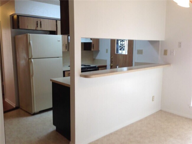 Building Photo - 115 Laurelwood Dr S