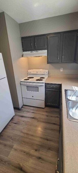 Building Photo - 573 Irving Wick Dr E