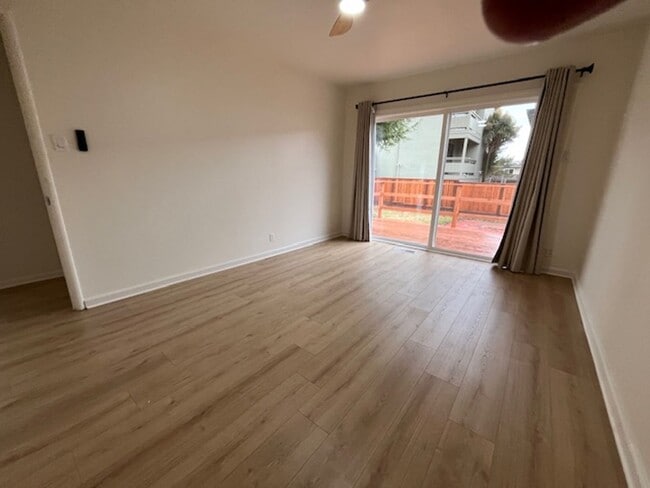 Building Photo - Updated El Cerrito Home with New Kitchen Appliances, Private Deck & Great Walkability