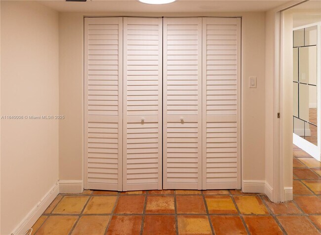 Building Photo - 6423 Collins Ave