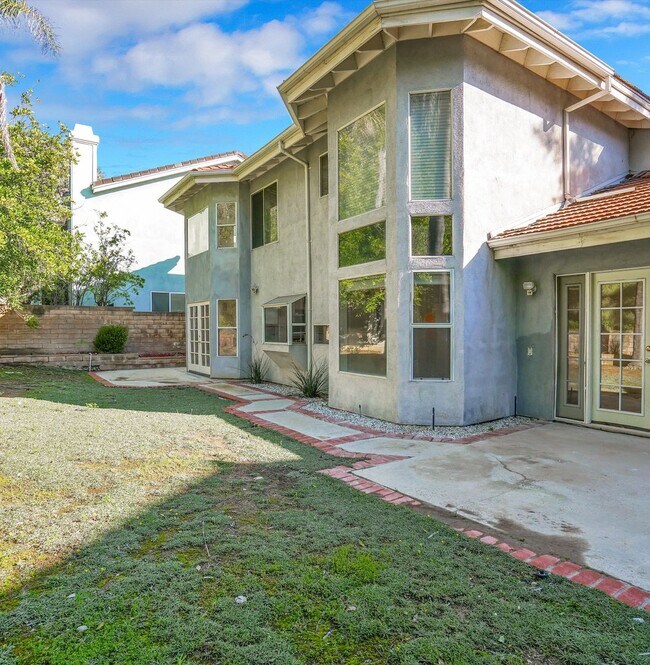 Building Photo - 8103 Valley Flores Dr