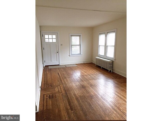 Building Photo - 721 Mayflower Ave
