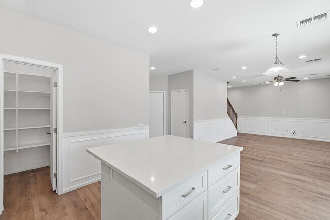 Building Photo - Spacious 4 Bedroom 2 Bath In Peoria with Pool and Sports Court