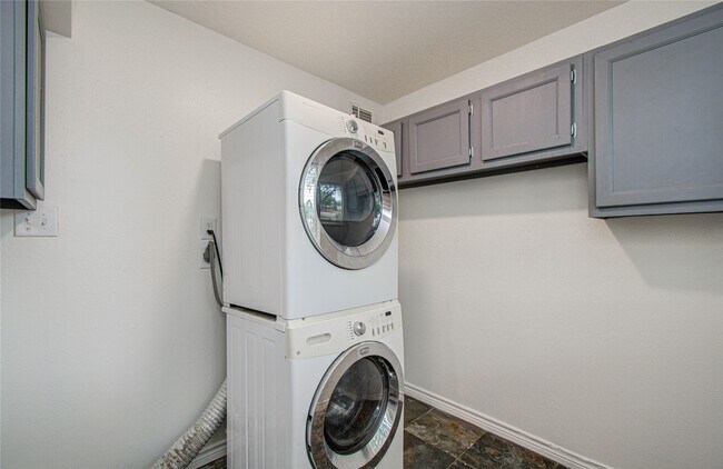 Building Photo - 15309 Kingfield Dr