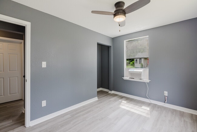 Building Photo - 114 Wilson St