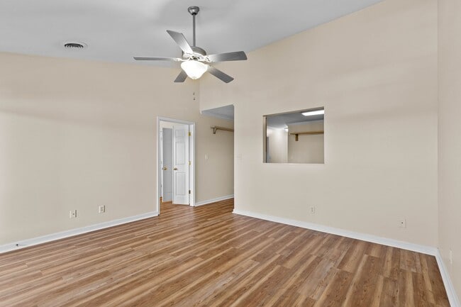 Building Photo - 2 Bedroom, 2 Bath Townhouse for Rent in Kn...