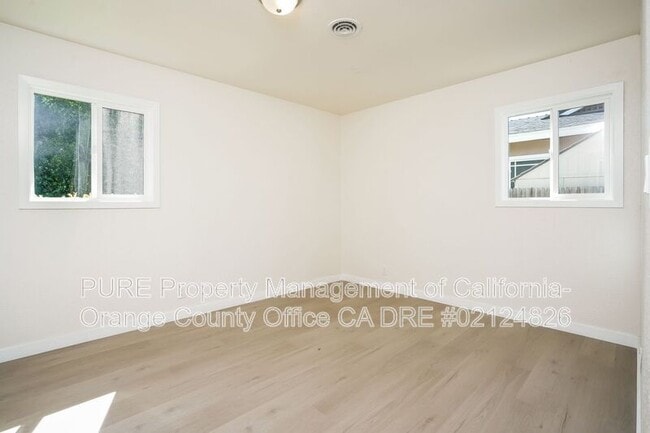 Building Photo - 5252 Sisson Dr