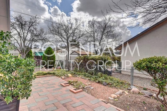 Building Photo - Stunning 3-bedrooms, 2-baths single-family home perfectly situated in the heart of Prescott Valley!