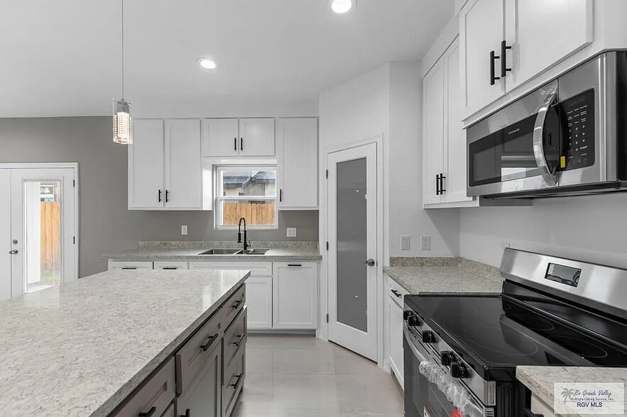 Building Photo - 7513 Pinewood Lk