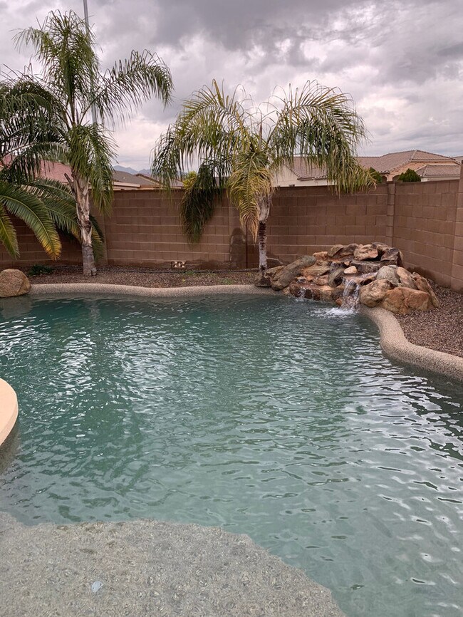 Building Photo - Very Nice 3 bedroom 2 bath home with a guest house