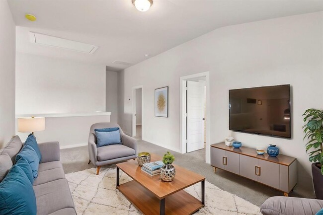 Building Photo - 18099 Martin Pines Dr