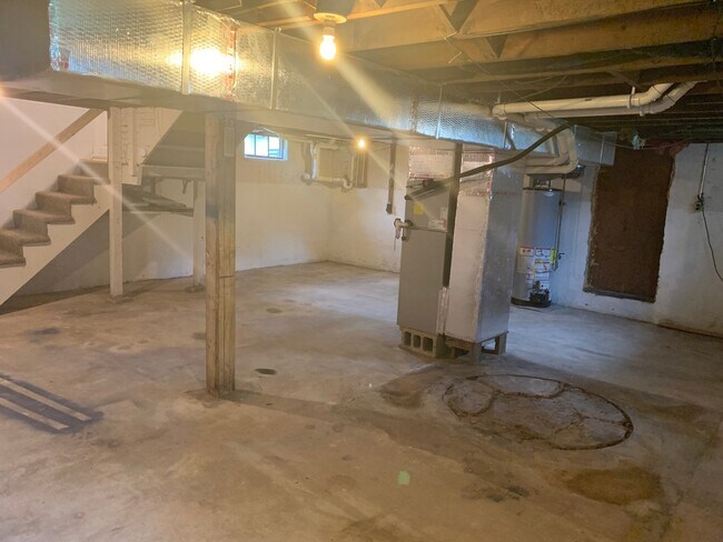 Building Photo - 2243 Sunset Ln