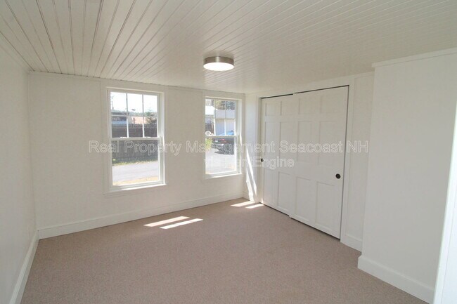 Building Photo - 94 Lakeshore Dr