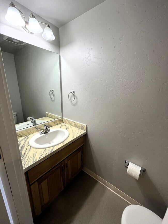 Building Photo - (1X) 1492-1498 Rohnerville [PRM: Henry]