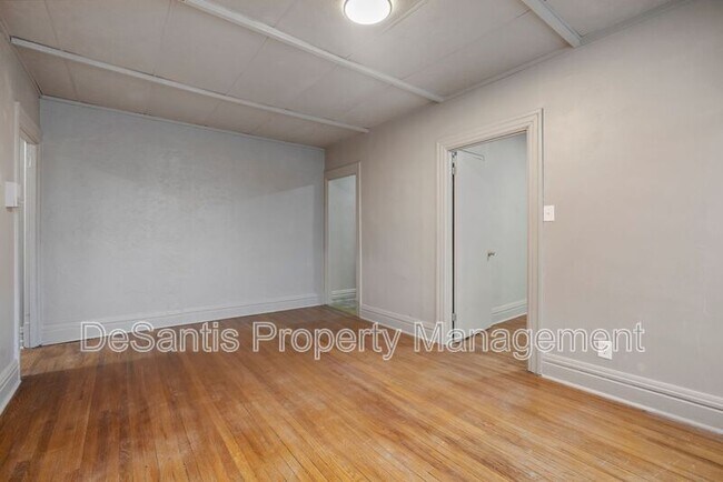 Building Photo - 512 S Millvale Ave