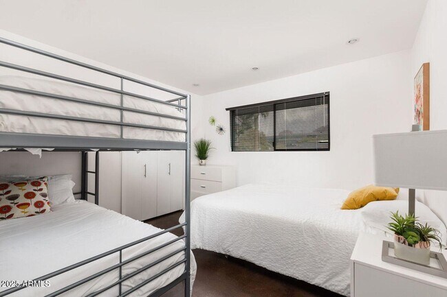 Building Photo - 5002 N 38th Pl