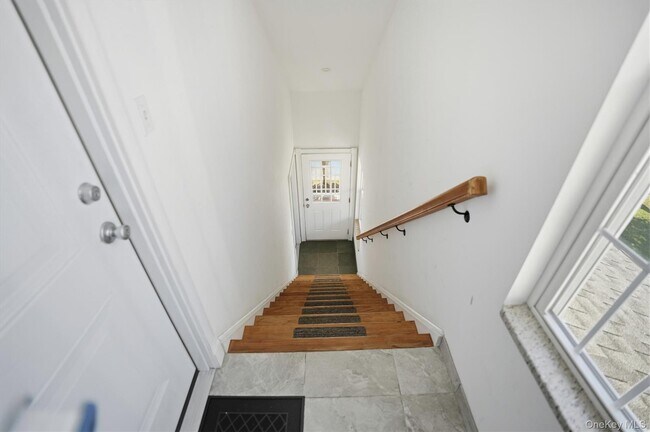 Building Photo - 36 Carney St