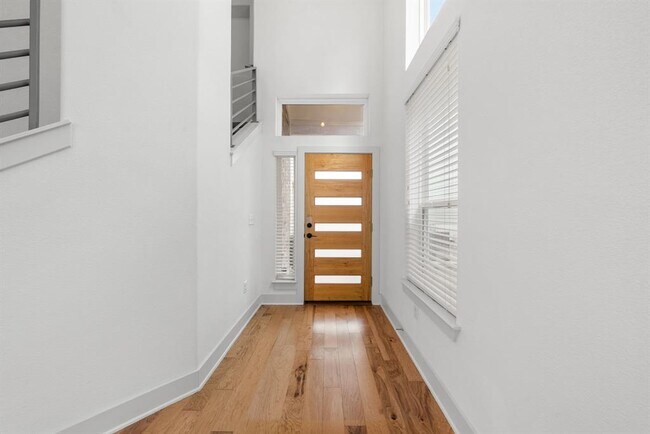 Building Photo - 1501 Homespun Rd