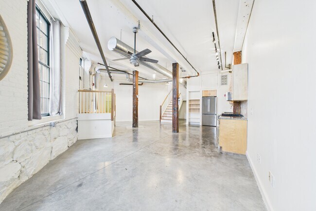 Building Photo - 28 Bayley St