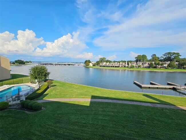 Building Photo - 12600 Melville Dr