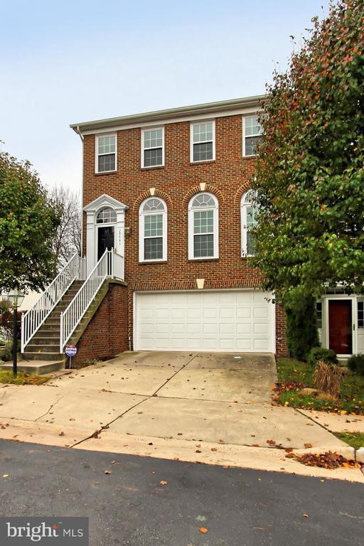 Building Photo - 20748 Hollow Falls Terrace