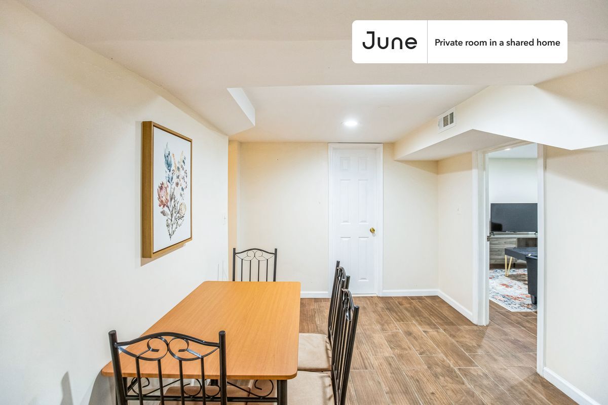 Building Photo - Room in Shared 7 bed/6 bath home in Dupont Park