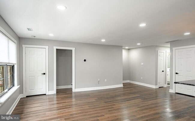 Building Photo - 239 Smallwood Ct