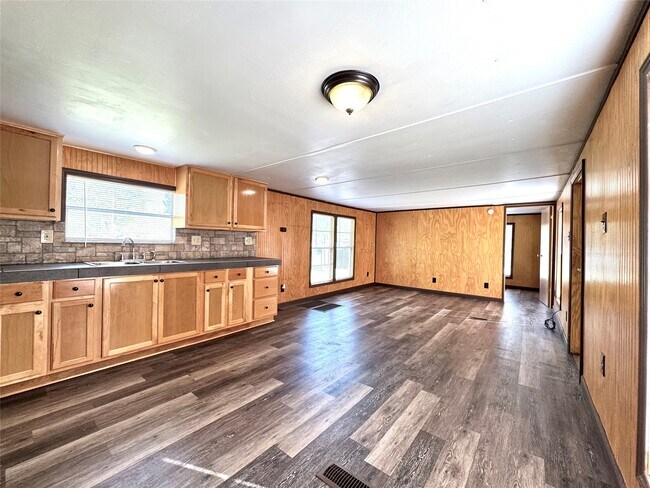 Building Photo - 1718 W Dumble St