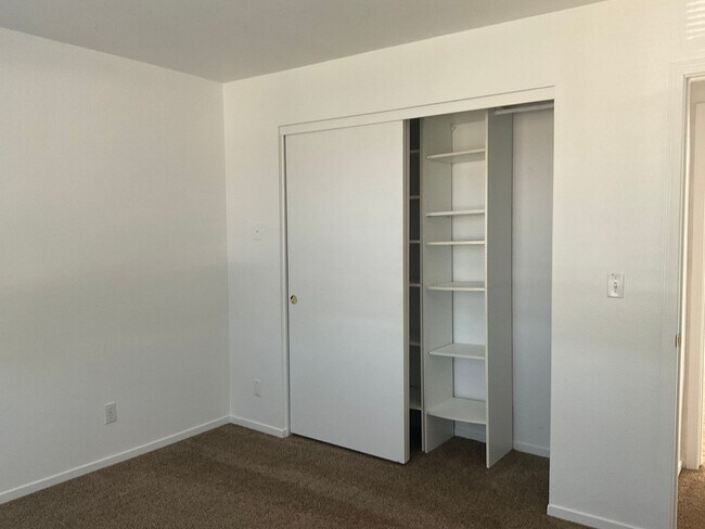 Building Photo - Sparks Family Home in Great Commuting and shopping Location with $1000 Move in Rent Credit!