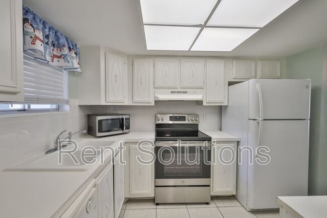 Building Photo - 801 83rd Ave N