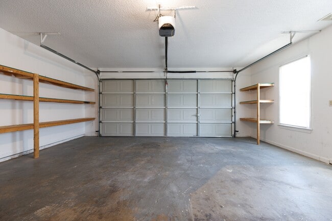 Building Photo - 102 Bordeaux Ln