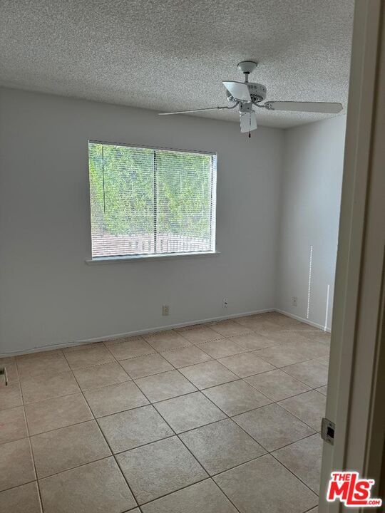 Building Photo - 40353 Sugar Bush Ct