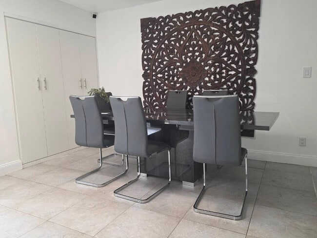 Building Photo - 690 NW 68th Ave