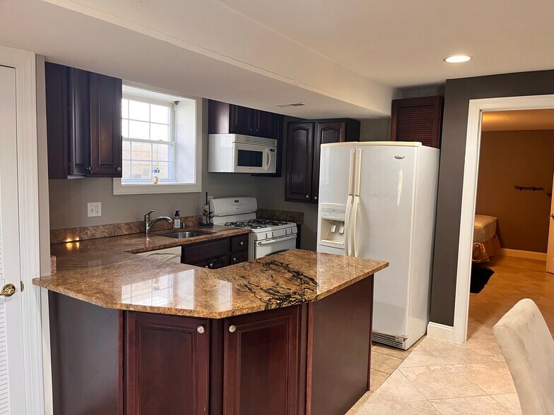 Building Photo - 509 Epsom Rd