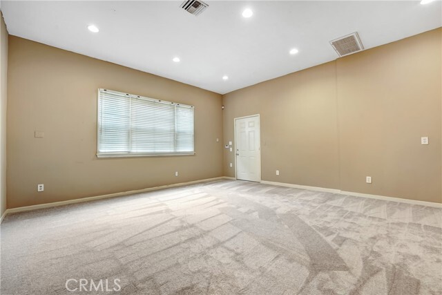Building Photo - 10915 White Oak Ave