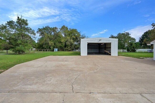 Building Photo - 18010 Mueschke Rd
