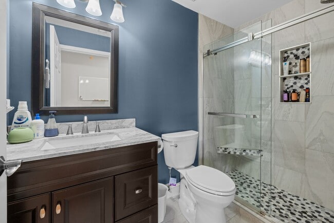 Building Photo - 433 Harts Cove Way