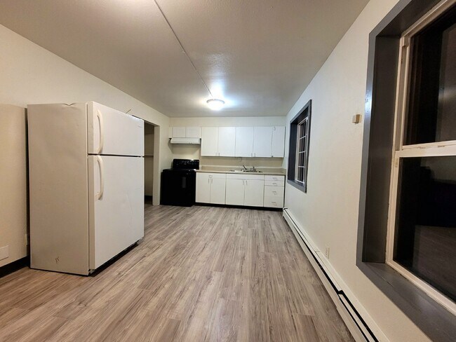 Building Photo - 760 8th Ave