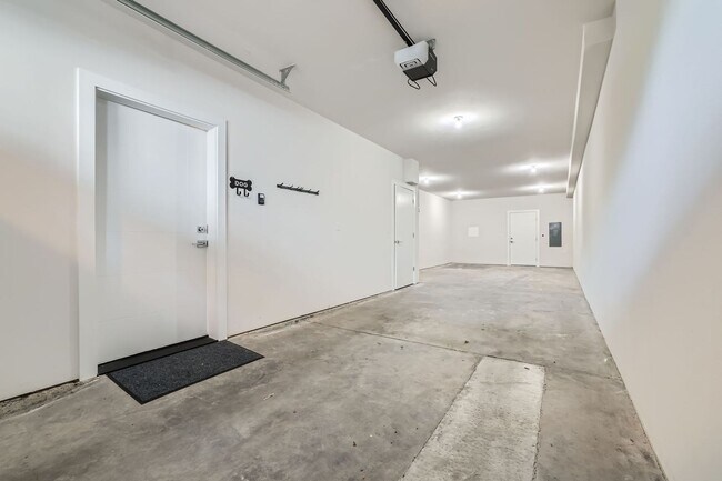 Building Photo - New Construction!  Spacious Modern Townhome in Edmonds.