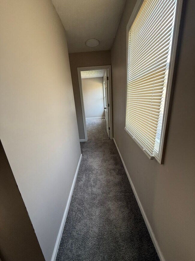 Building Photo - Charming 3-Bedroom Property in Prime Location