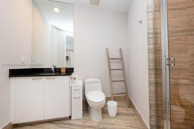 Building Photo - 15901 Collins Ave